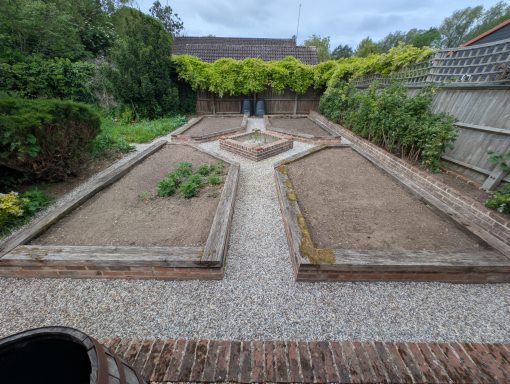 Finished pea shingle garden after weeding and restoration